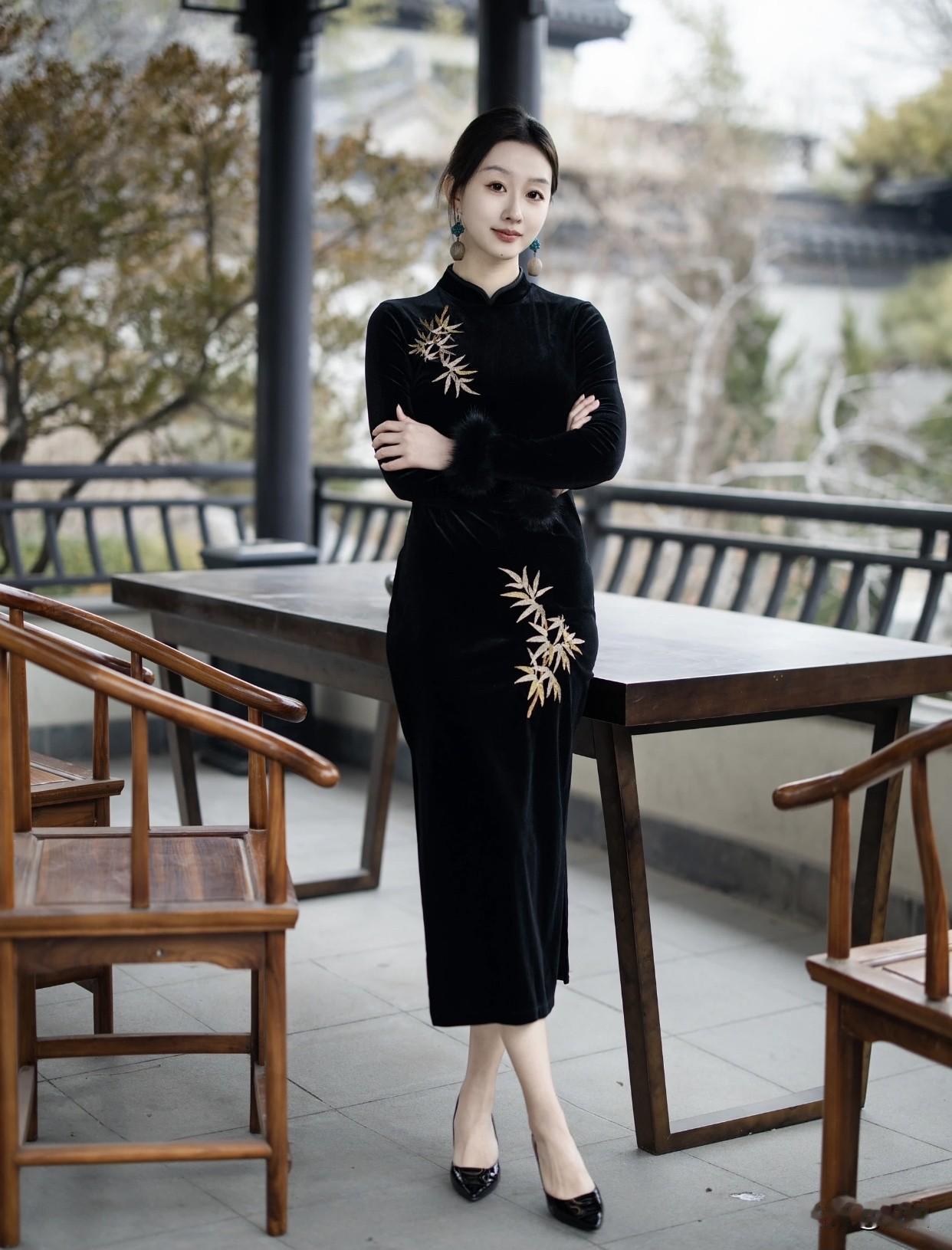 古风美人,迷人之处在哪?举止优雅，行如弱柳、笑不露齿，有温婉之态。