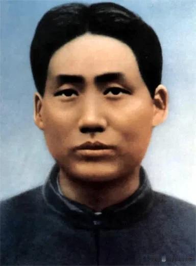 1927年押送刑场途中，毛泽东谎称腿疼靠近团丁，一句话虎口逃生
 
1927年，