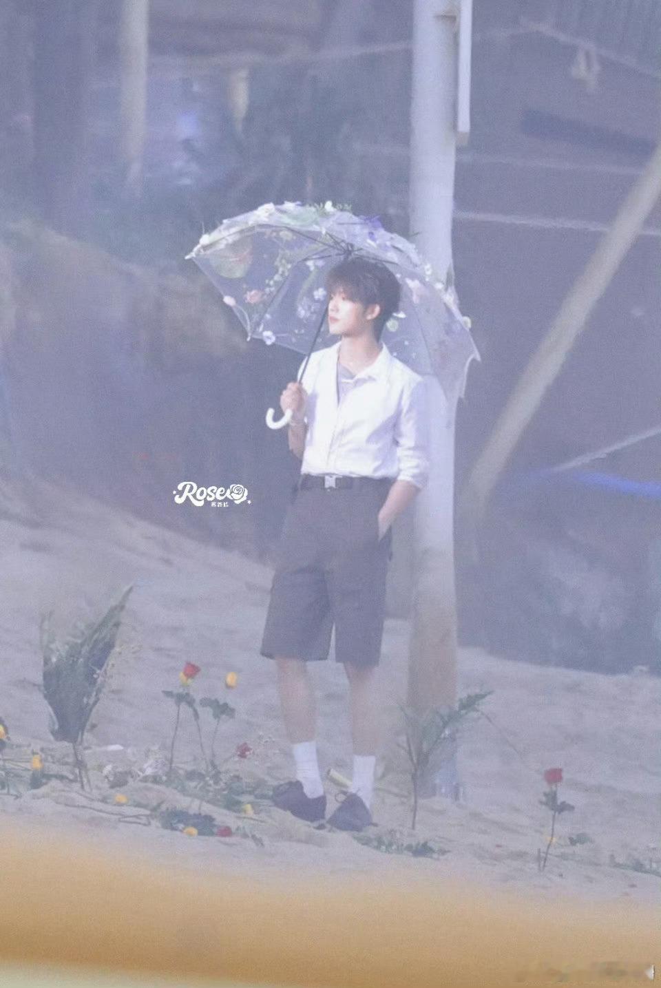 苏新皓露齿笑好明媚苏新皓一笑也太戳人了吧！露出牙齿的样子又阳光又明媚，看一眼心情