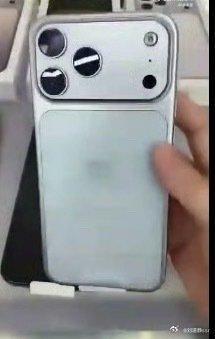 iPhone17ProMax量产机疑曝光我的天哈哈哈哈图1是那什么针孔摄像头拍的