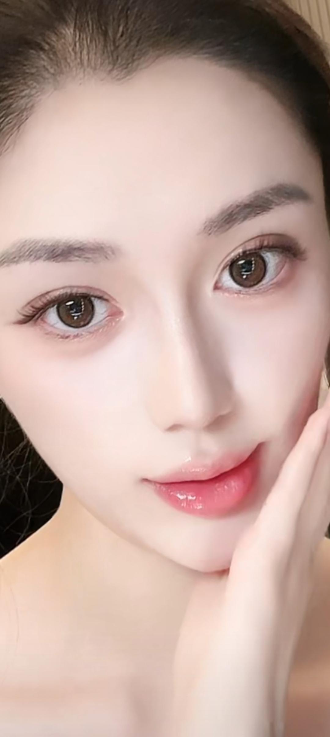 这张图片好温柔，眼睛好大！