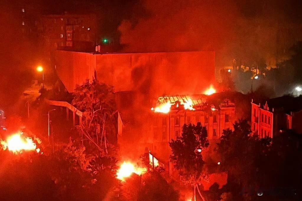 基辅大爆炸！40分钟40枚导弹射向基辅！拦不住！根本就拦不住！7月19日凌晨，基