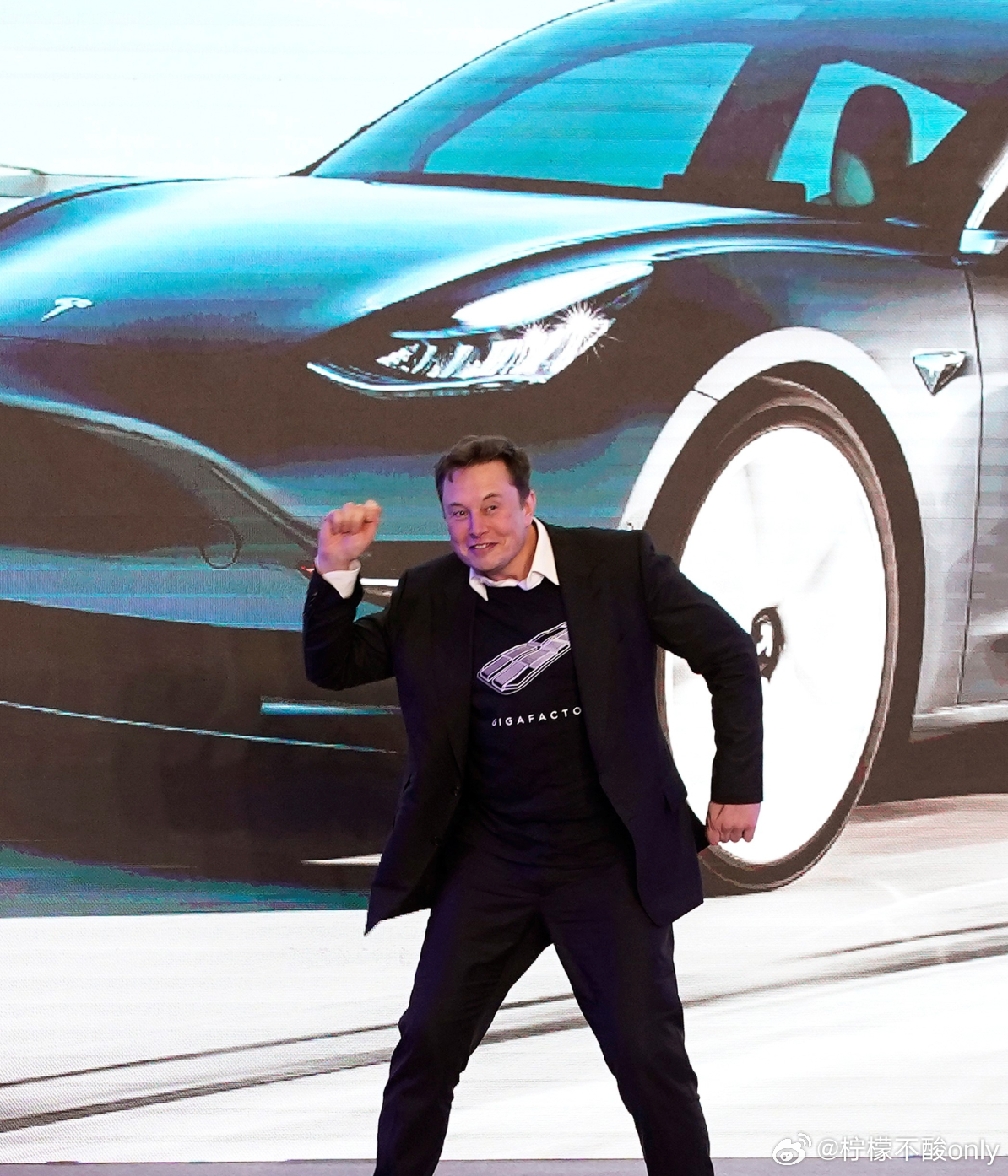 特斯拉FSD停售不知道国内用户买不买账！毕竟国内大都免费！1 月 14 日下午，