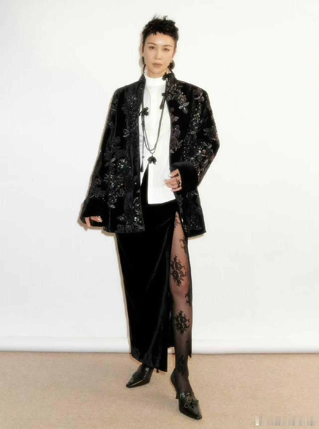 那英在cos王菲还是窦靖童呀声鸣远扬被那英的造型狠狠惊艳！怎么能做到同时像王菲和