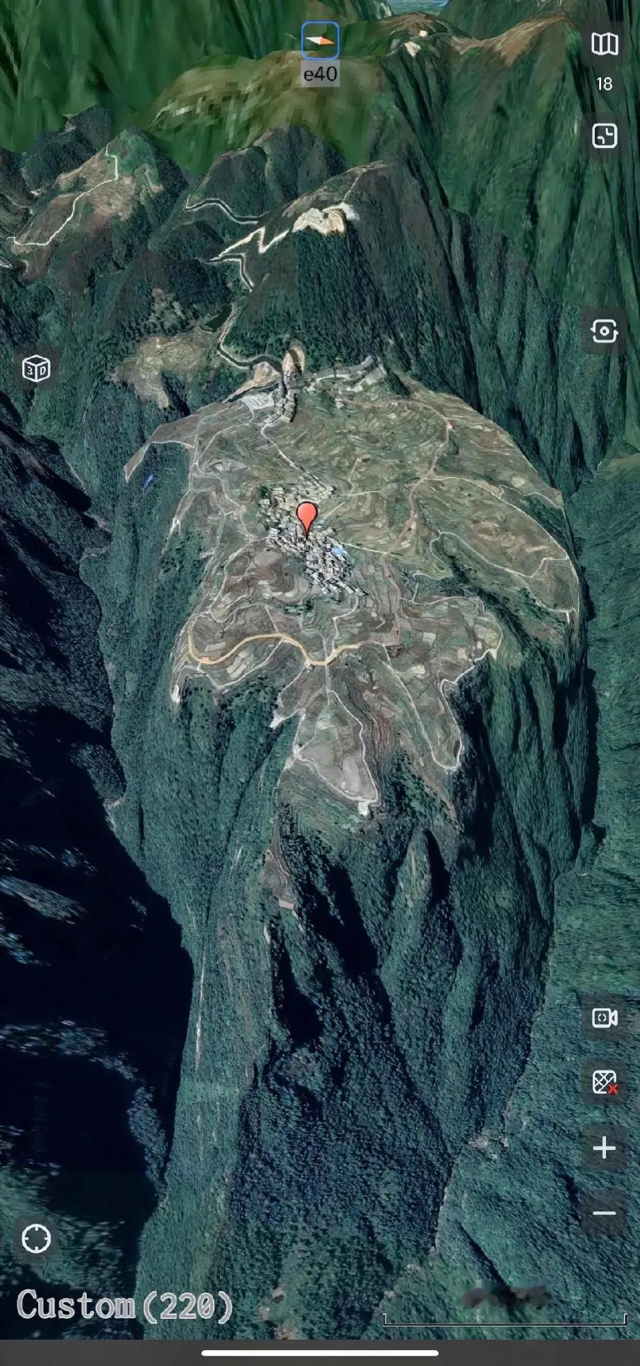 这是贵州的甲定村，村子建在悬崖上的平原，三面都是峭壁，一面靠山，进村只有一条路。