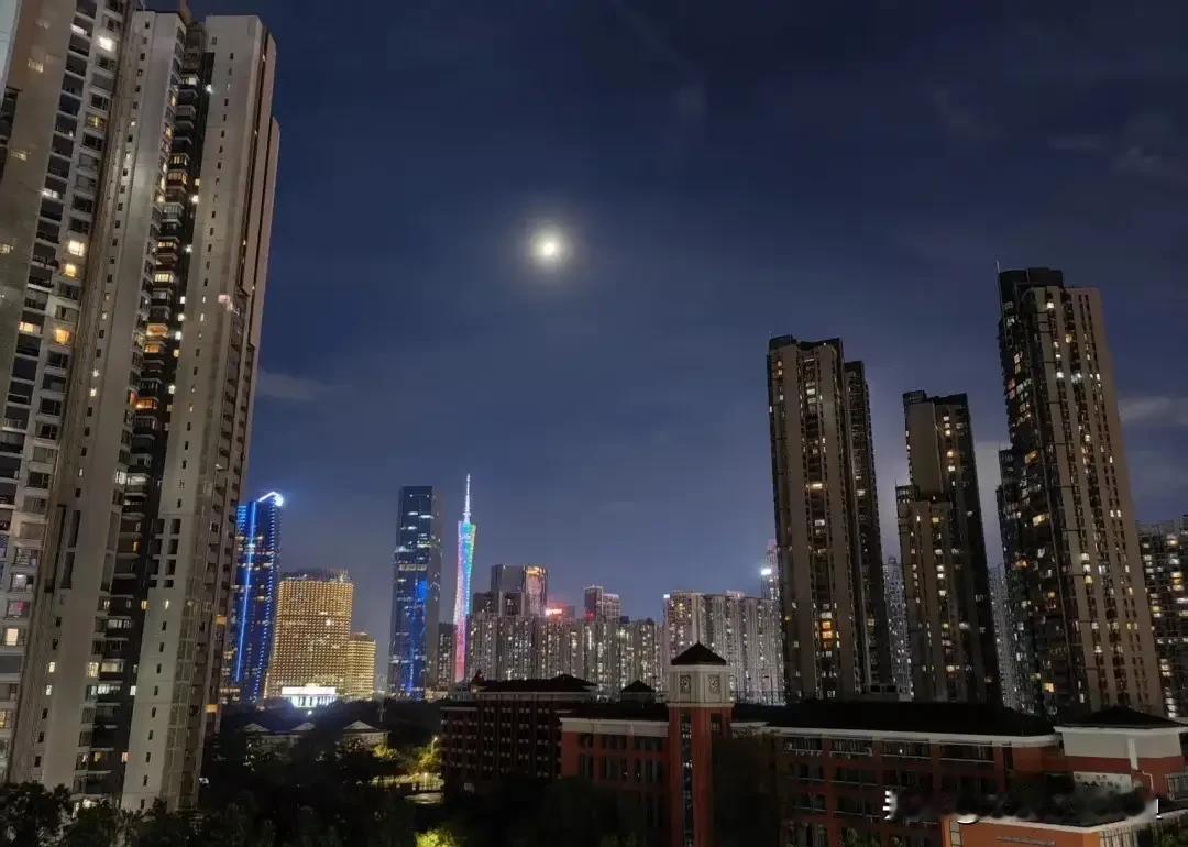 广州肇庆通勤的一天：部门整体搬迁到肇庆，颠覆了打工人对办公的认知
 
整个部门从