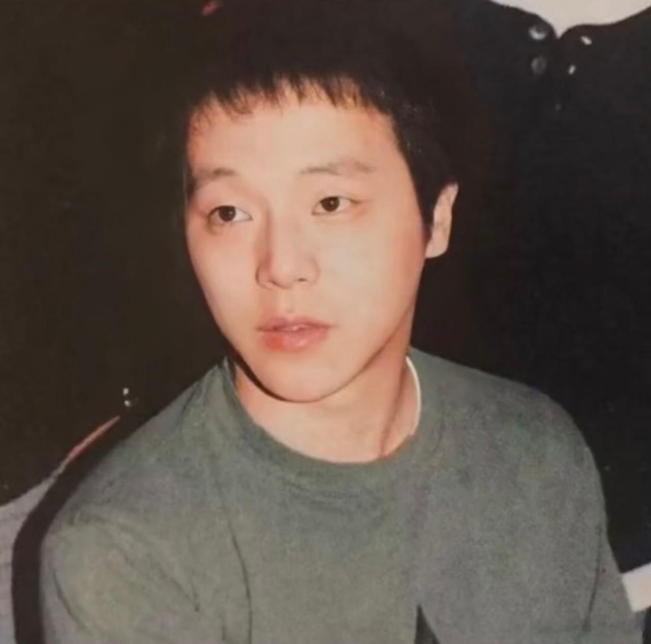 对不起…..我觉得年轻时窦唯的长相太好嬤了…..喜欢这种大单眼皮高鼻梁的长相……