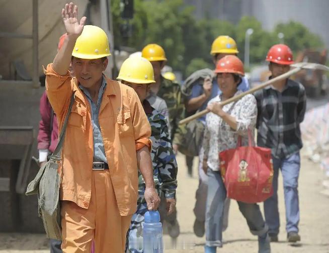 国务院出台新规，推行常住地提供基本公共服务，覆盖教育、社保、住房等民生领域，实现