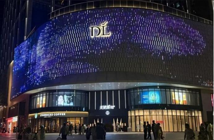 胖东来新公告：退伍边防军人与刑期 5 年以上刑释人员共用招聘通道，争议不断。普通