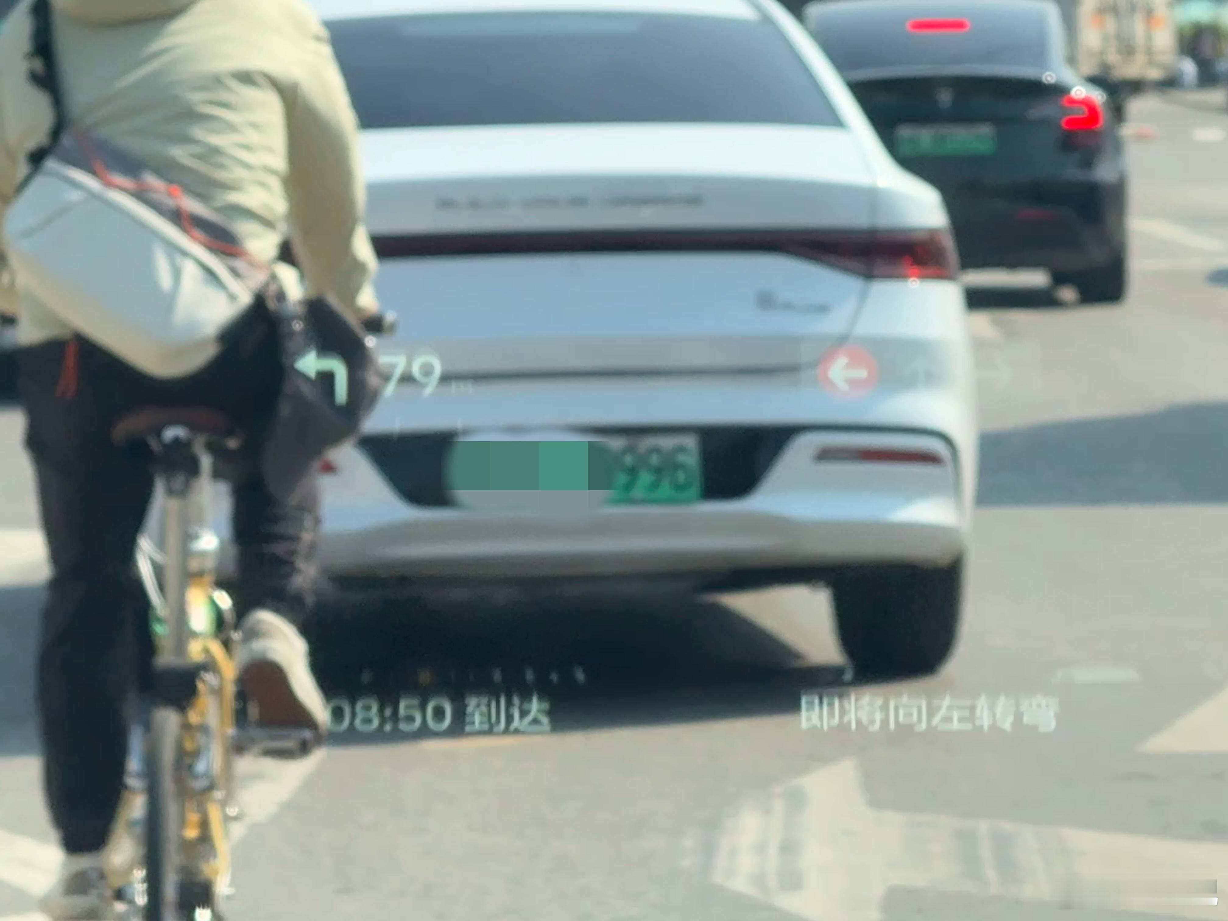 早，帅比们。今天遇见的这车牌希望各位帅比都别抽中[笑cry][笑cry][笑cr
