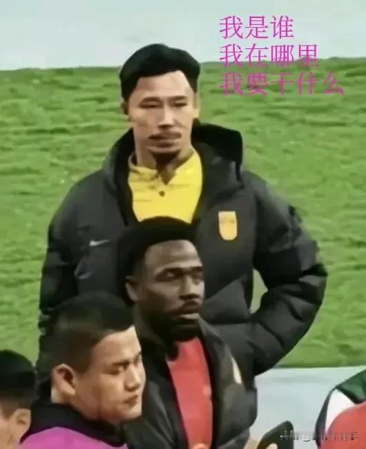 一个认为自己有义务帮助国家队。
一个在被业余加兼职的新加坡队逼平后，立即宣布退出