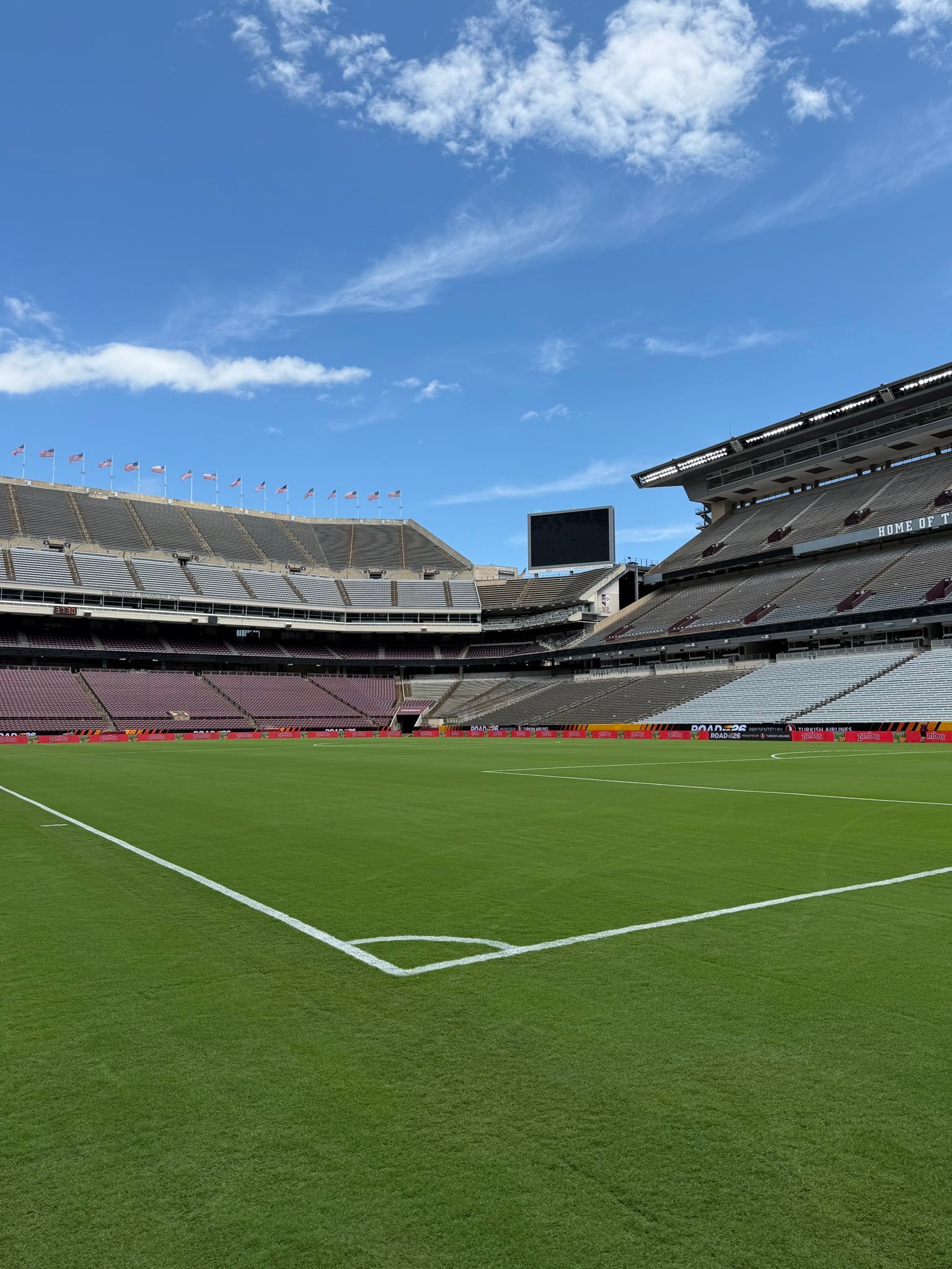 凯尔菲尔德球场（Kyle Field Stadium）将举办世界冠军与洪都拉斯国
