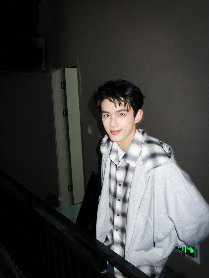 吴磊1月官宣3个代言 吴磊1月官宣了3个代言，商业价值真的不错！吴磊1月官宣了3