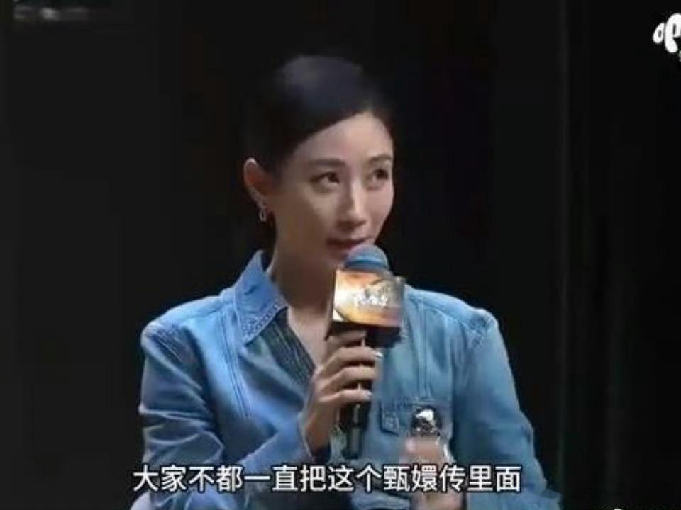 安小主亲自辟谣！《甄嬛传》书法戏份另有其人，乘风舞台见真章。甄嬛传书法不是陶昕然