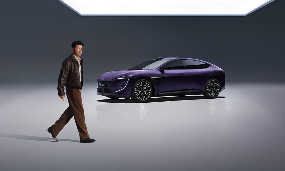 《飞驰人生3》里“中速天梯”用来做智能驾驶圈速的车型就是阿维塔12。当时感觉导演