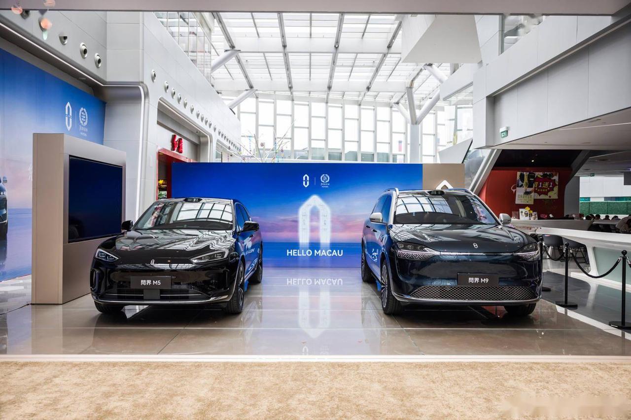 昨天帮朋友选车时试的问界M9，重点夸夸它的驾驶感受！动力真的太足了，踩油门就走，