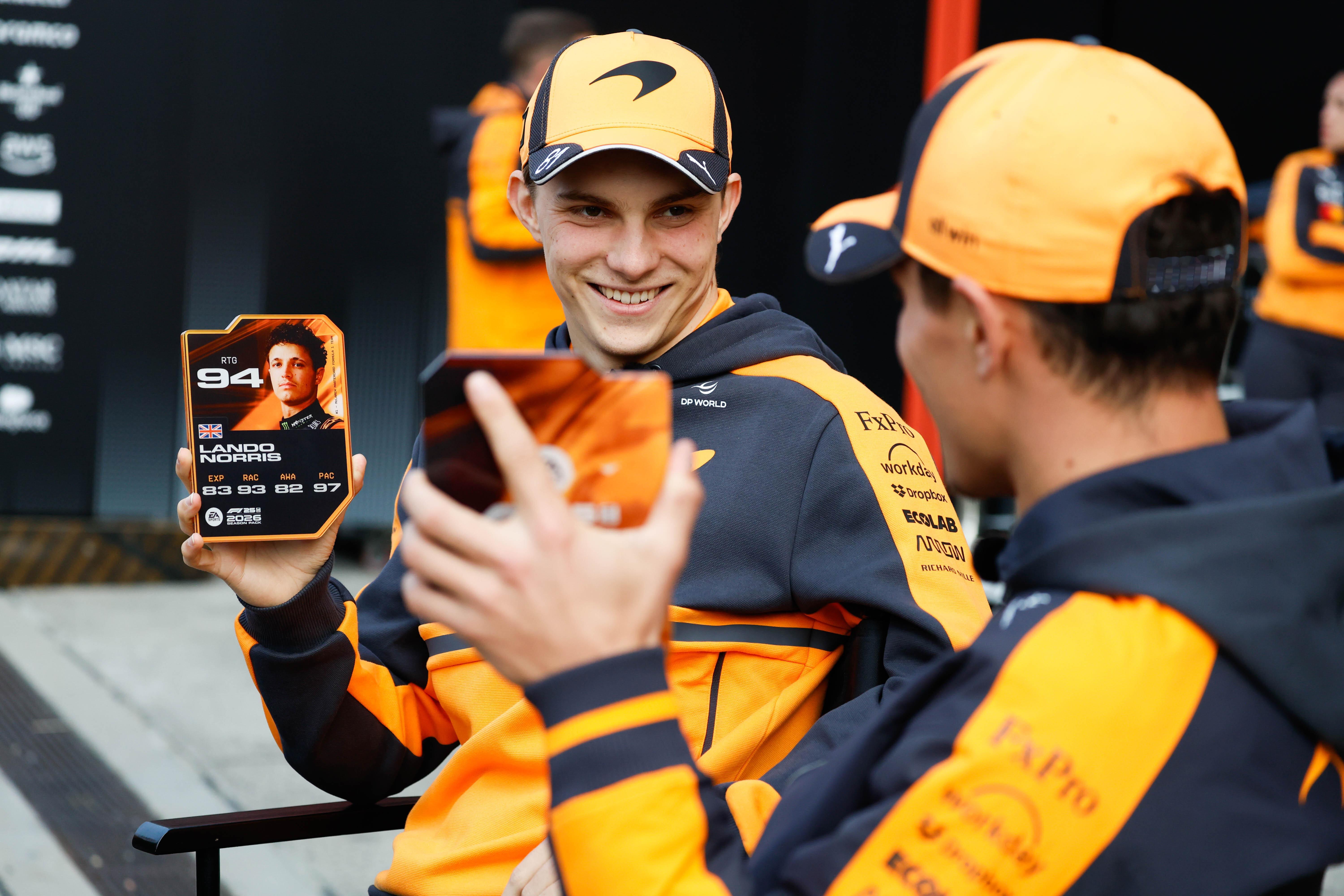 Oscar Piastri F1中国大奖赛 周四媒体日上班图 