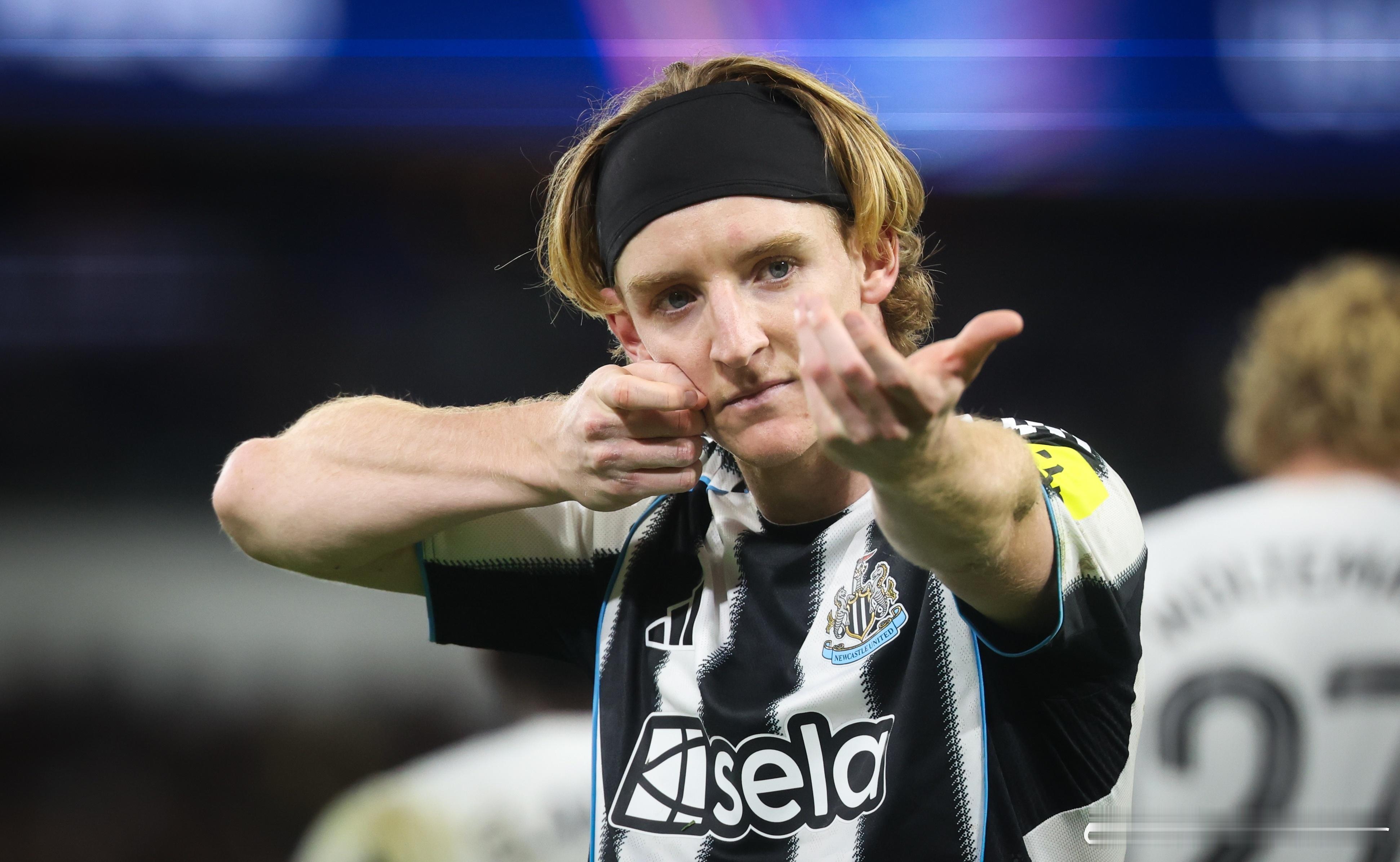 身价6000万欧！英媒：利物浦领跑24 岁戈登争夺，纽卡要价9500万镑2月14