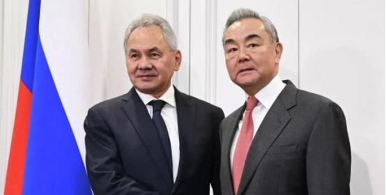 绍伊古火速访华，很多人以为这只是常规的战略对表，谈谈军演。错！真相是：莫斯科的“