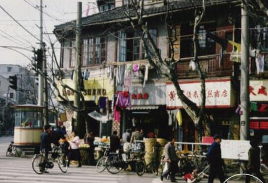 1991 年上海，有小伙伴知道这里是哪里吗