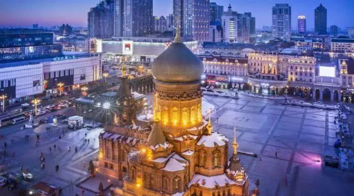 这个冬天，似乎变得格外炙热。你能想象吗？在这个寒意渐浓的季节里，哈尔滨的搜索热度