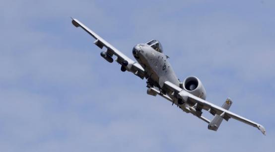 美军战机本来今年就该光荣下岗，结果呢跑到伊朗家门口晃悠，被人防空系统一顿收拾，直