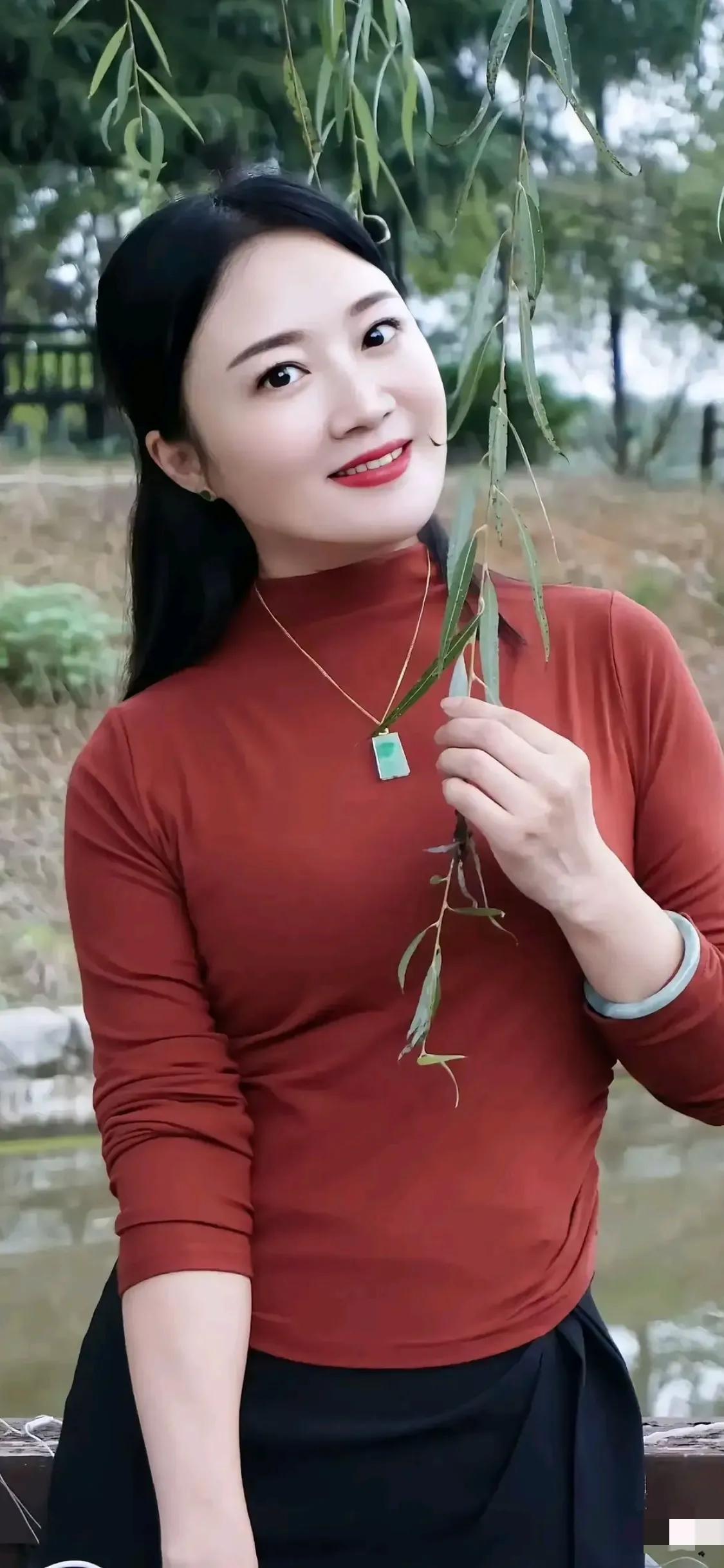每个女人都希望被爱被呵护，我亦如此，当我情绪不好的时候，你若能让我一分，我便会归