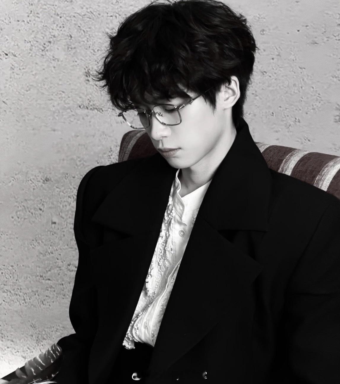 梓渝、田栩宁先后通知不去微博之夜，唯粉心碎也不妨碍CP粉嗑糖！今天田栩宁发了金边