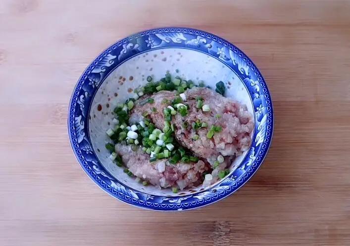 快手山药肉丸汤，省时美味又营养，全家爱喝

这道山药肉丸汤看起来既美味又健康，非