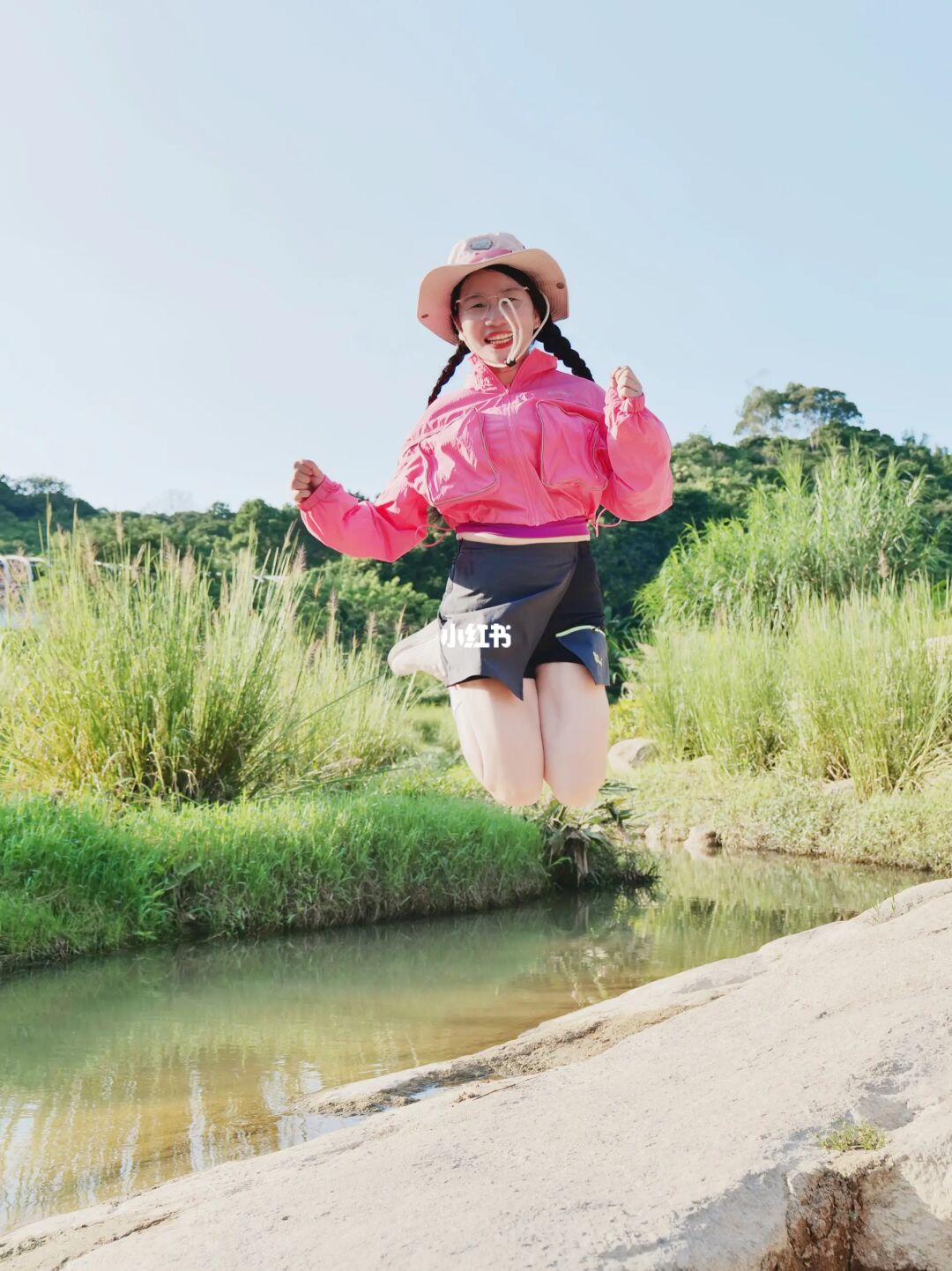 ｉ人户外也可以很欢脱💖在安静的河边跳起来