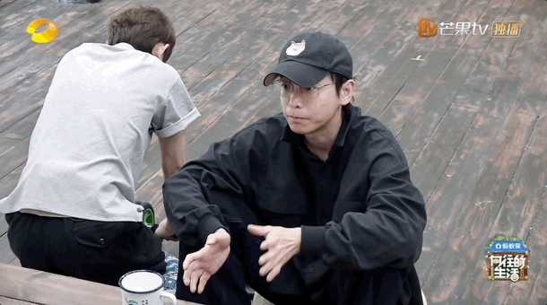 黄磊说给戏剧人送保险很实在 这一季向往的生活，记录温暖更创造温暖。的提议，的肯定