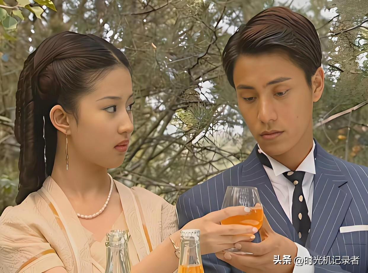 刘亦菲颜值最崩塌的一次，在金粉世家刘亦菲的颜值对比董洁相差太多了，过于成熟，脸也