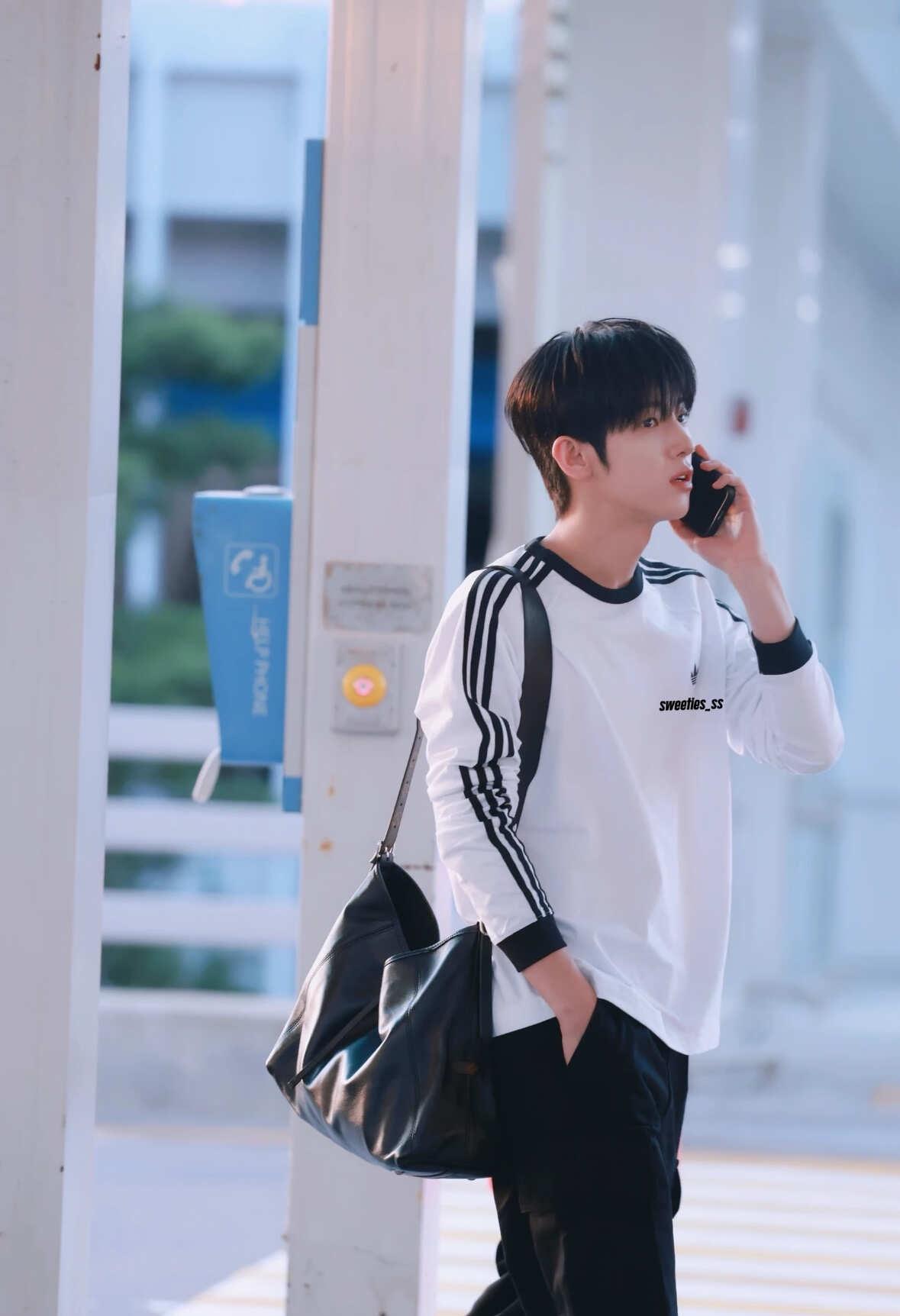 小说男主走进现实版！！！这跟青春男大有什么区别！！朴时宇 SeeU时宇 朴see