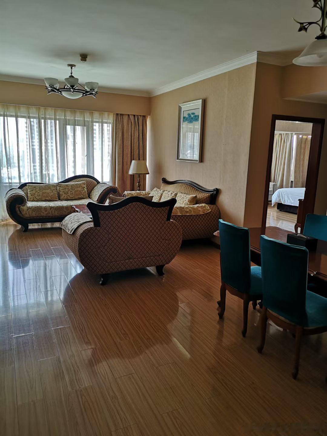 生活手记猜忌是关系里的无形蛀虫，一旦生根便会疯狂蔓延，悄悄啃食彼此的信任根基。初