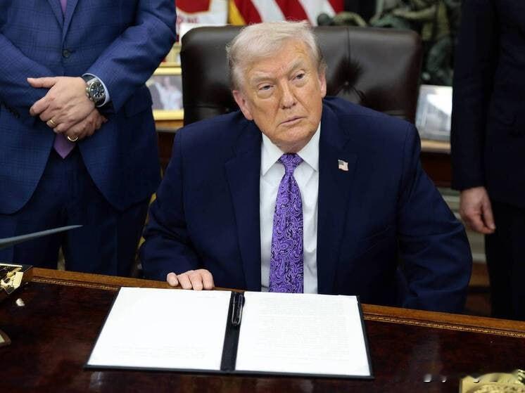 🇺🇸特朗普再次承诺将对拉丁美洲的毒品走私者发动地面打击。

此外，打击目标并