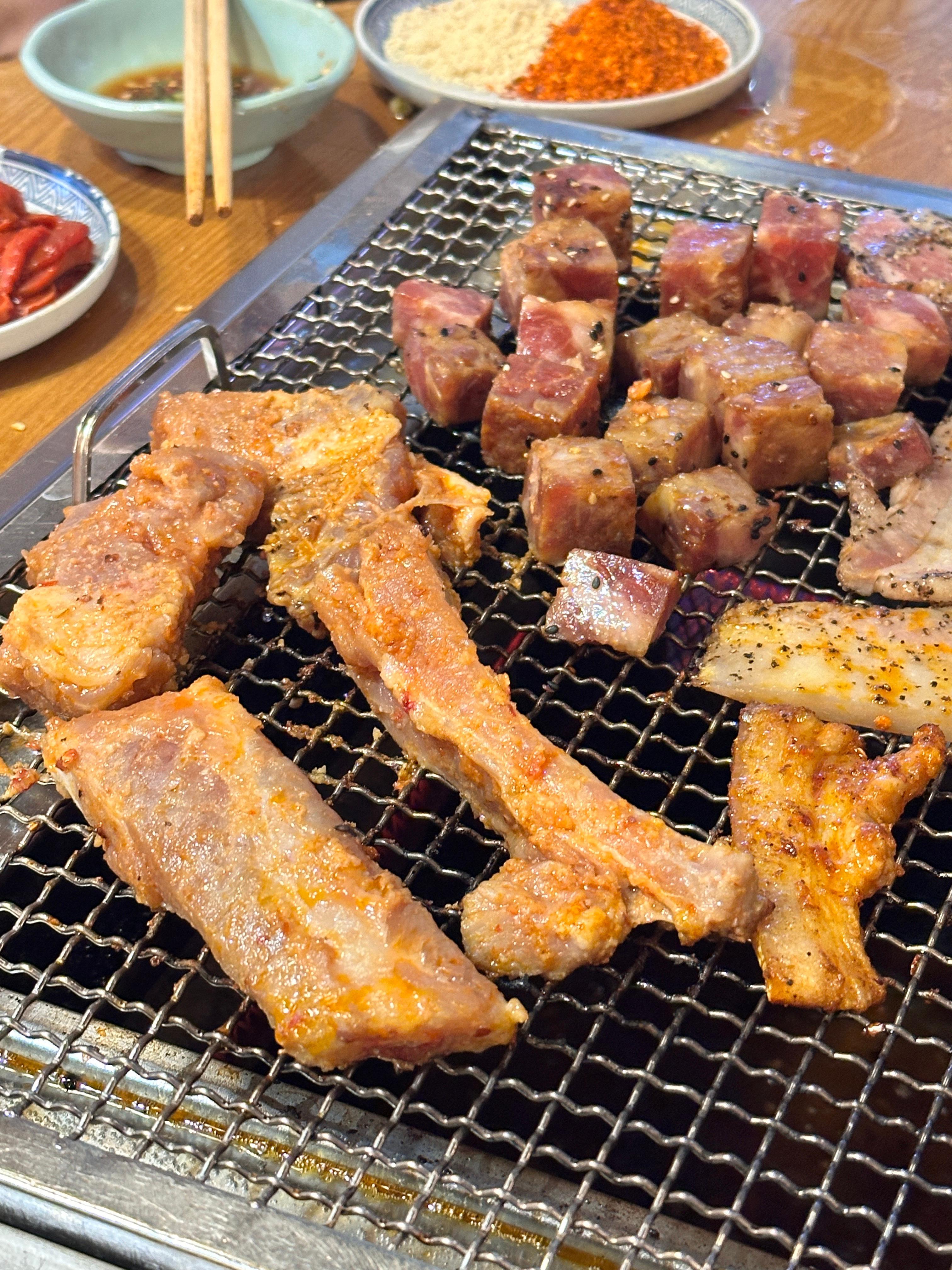 [污]这个天怎么能不吃烤肉呢凉山好汉！四川凉山开来的自助烧烤，不同的是在西昌大多