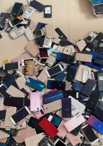 旧手机回收价暴涨五六倍近期，受全球储蓄芯片短缺等多重因素影响，多地回收商称，废旧