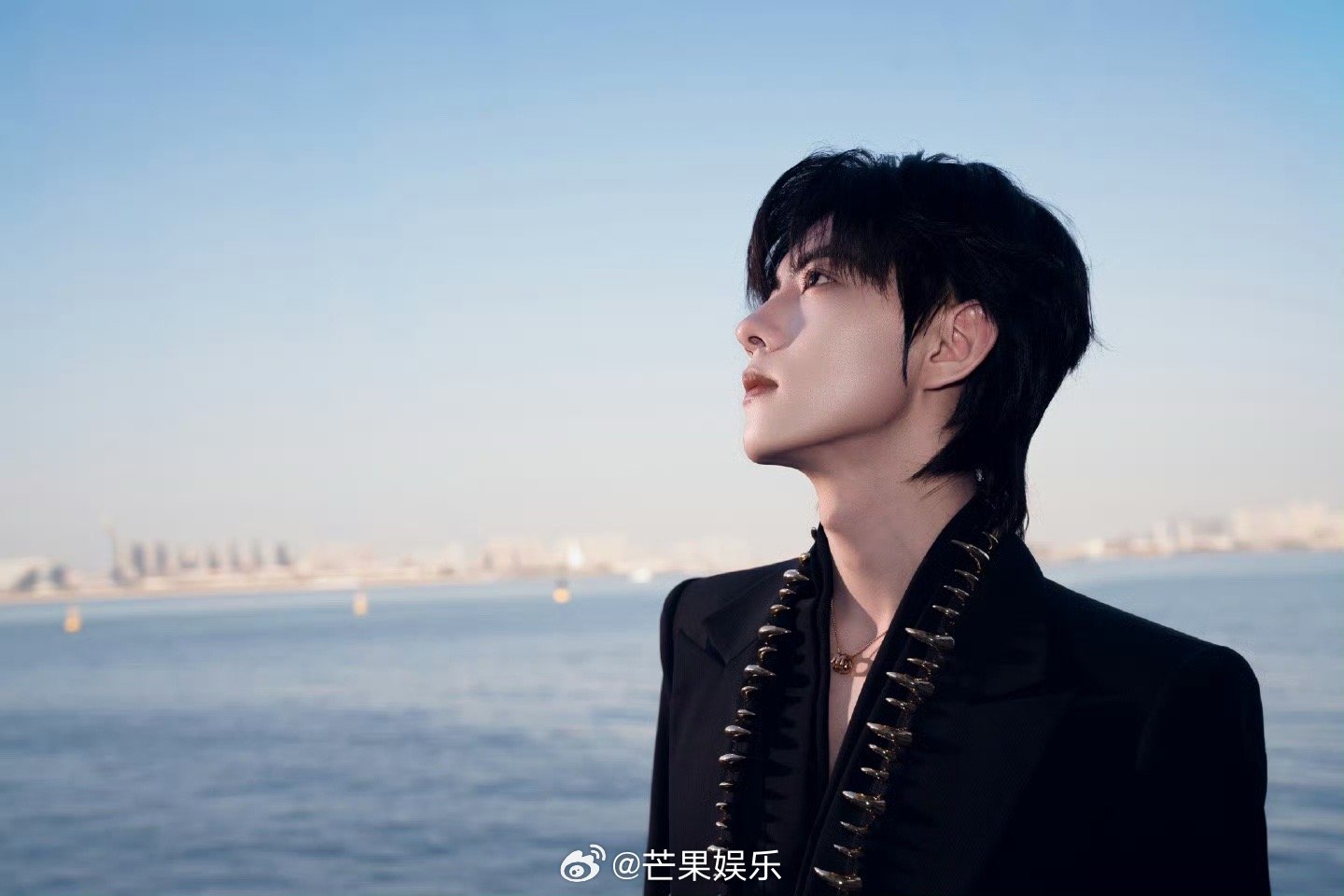 刘轩丞代言人影响力盛典造型新鲜图来袭，好帅好帅多发