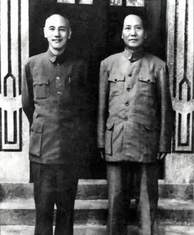 有记者问毛主席：“你怕蒋介石吗？” 毛主席回答说：“蒋先生的‘蒋’字，就是将军的