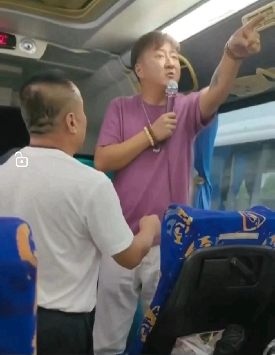 泰国导游威胁中国游客事件后继来了！
近日，在泰国一旅游车上，导游对中国游客不消费