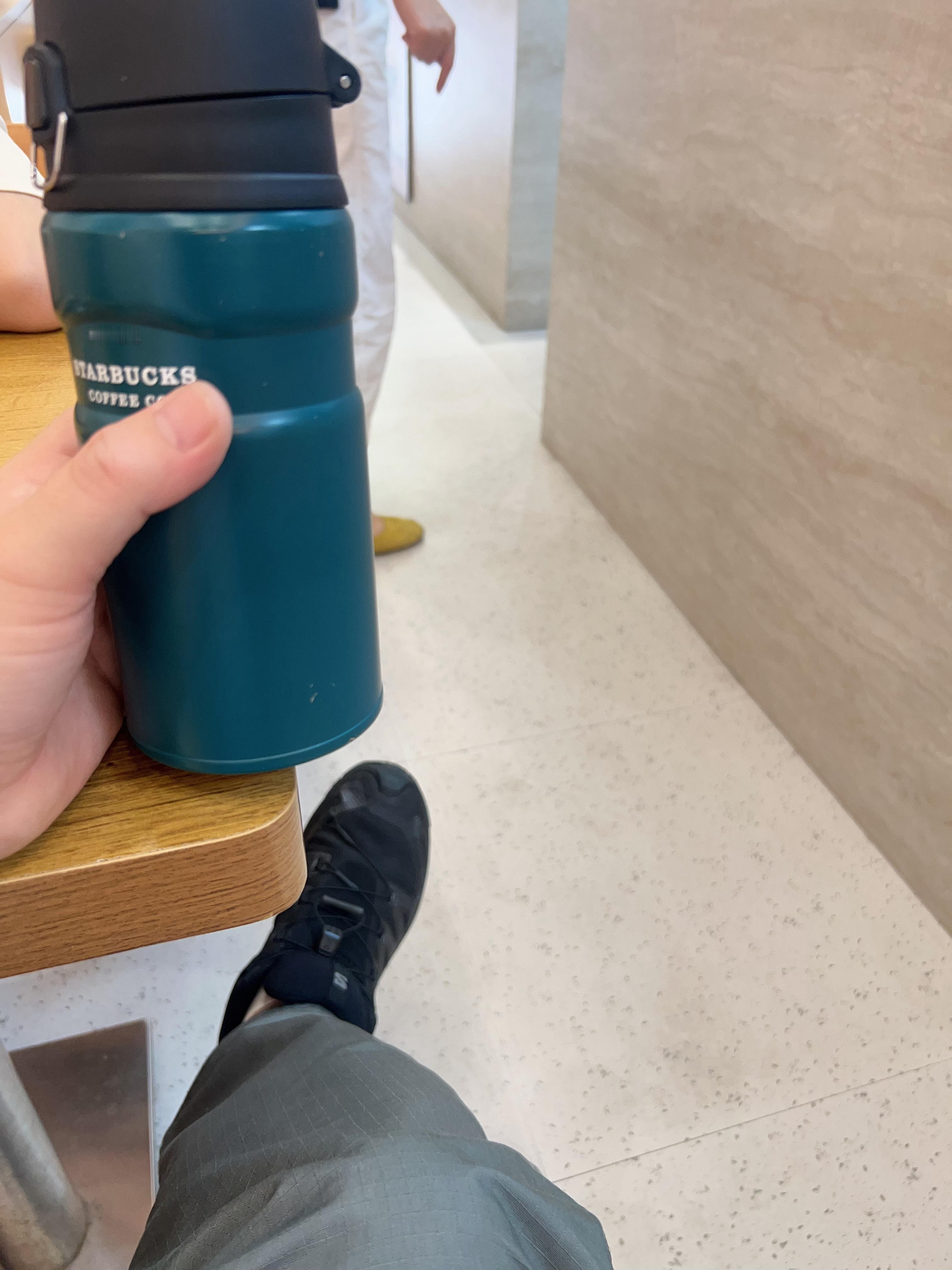 户外装+水杯，是不是一个中年美少男的标配？ ​​​