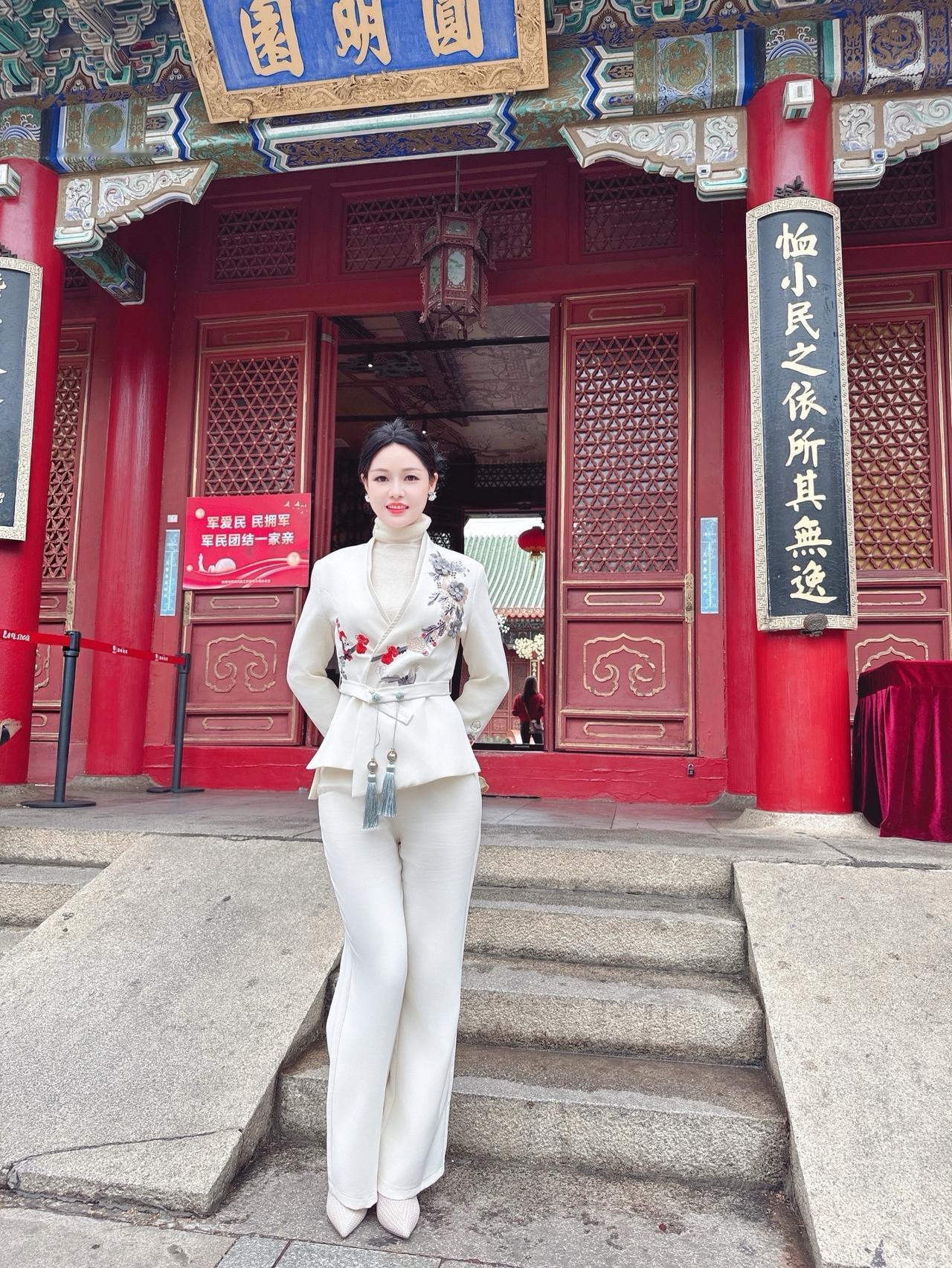 生活就是一种心情，简单，快乐，余生慢慢，在安静的时光里，做好自己。穿搭中式服装 