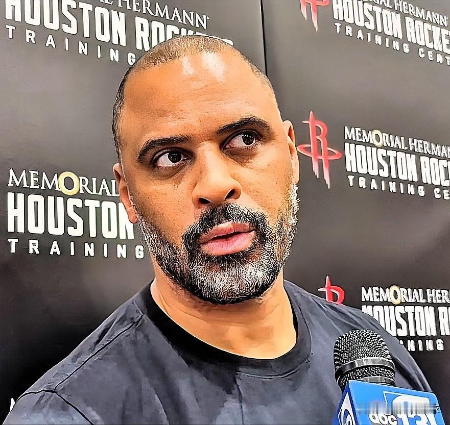 乌度卡怒批火箭全队：不是湖人防守强，是你们太怂了！

0-2落后的火箭，今天终于