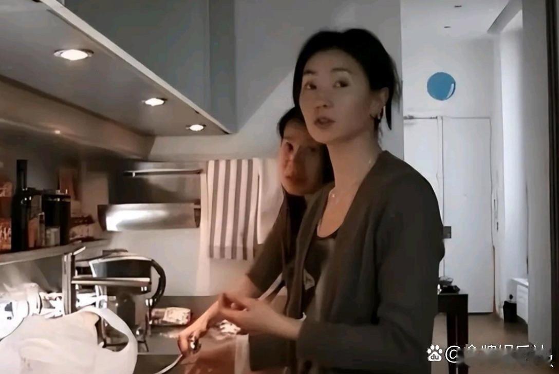 张曼玉胖了20斤，颜值又回来了，又年轻又漂亮。 ​​​
