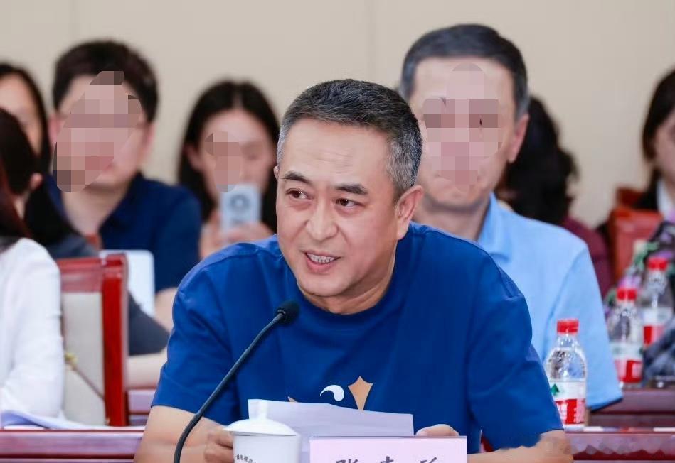 这真的有一种很权威的感觉，气场一下就出来了。 