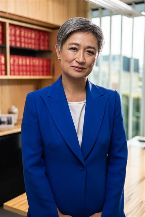 澳大利亚前脚刚谴责我们，声称中国对菲律宾采取的是“破坏稳定且危险”的行为，后脚澳