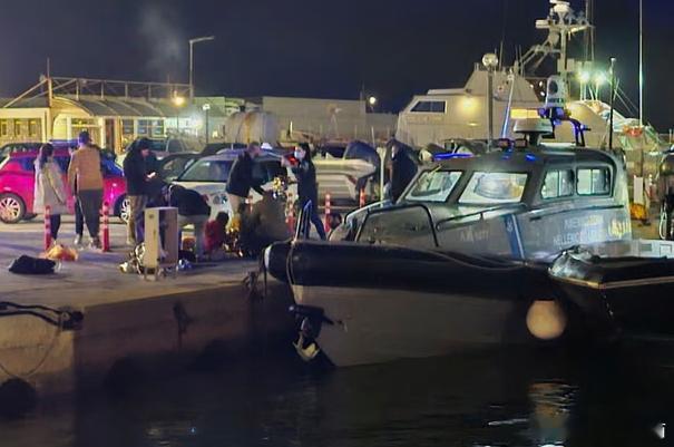 希腊巡逻艇与移民快艇相撞致14人死亡 搜救行动仍在进行海外新鲜事 希腊海岸警卫队