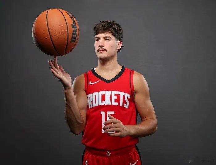 斜坡职业生涯共打了58场比赛：其中，他有23场出场时间超过15分钟       