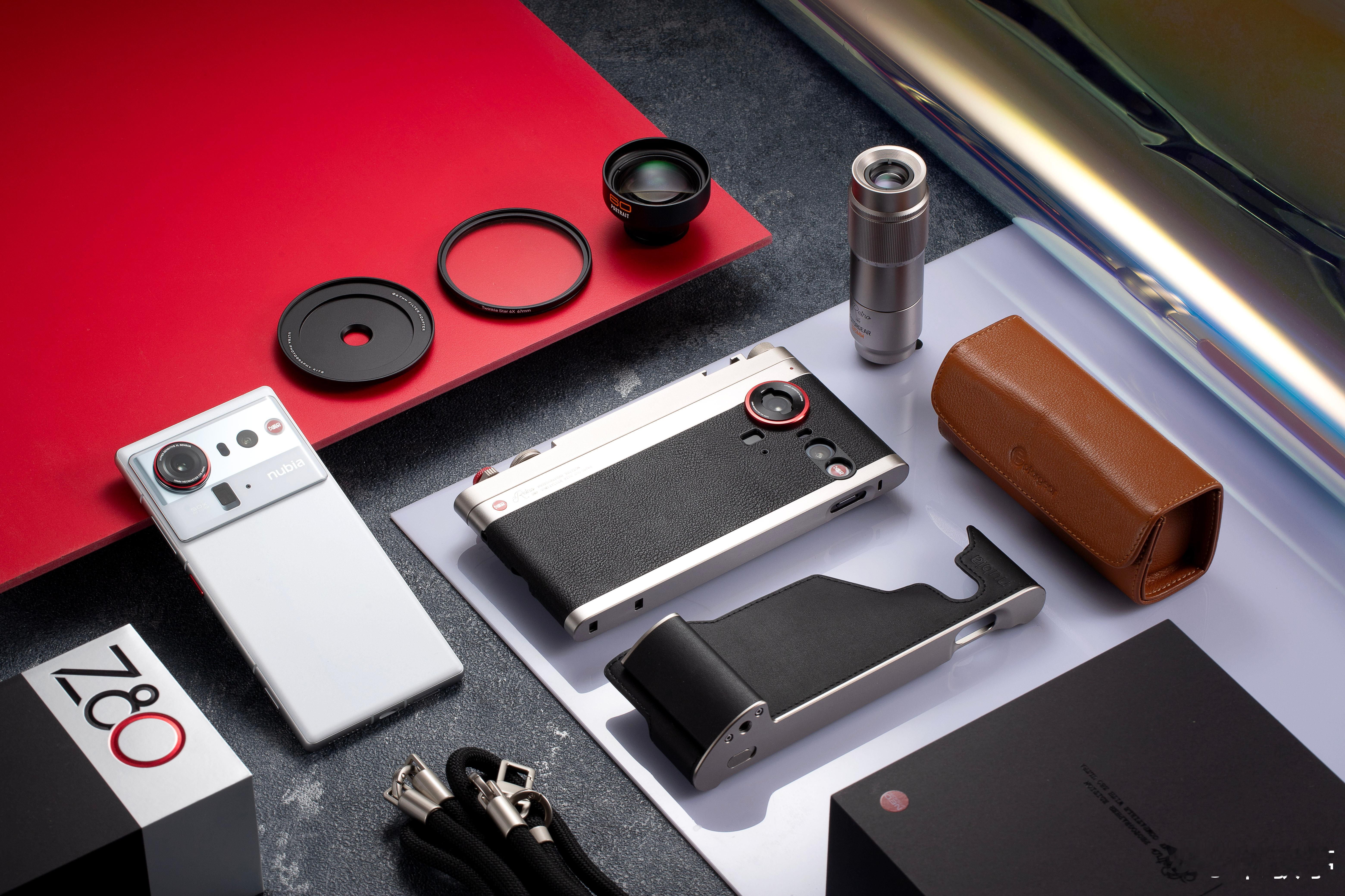 努比亚Z80 Ultra摄影套装也来了，这设计将机械仪式感拉满！铝合金边框配牛皮