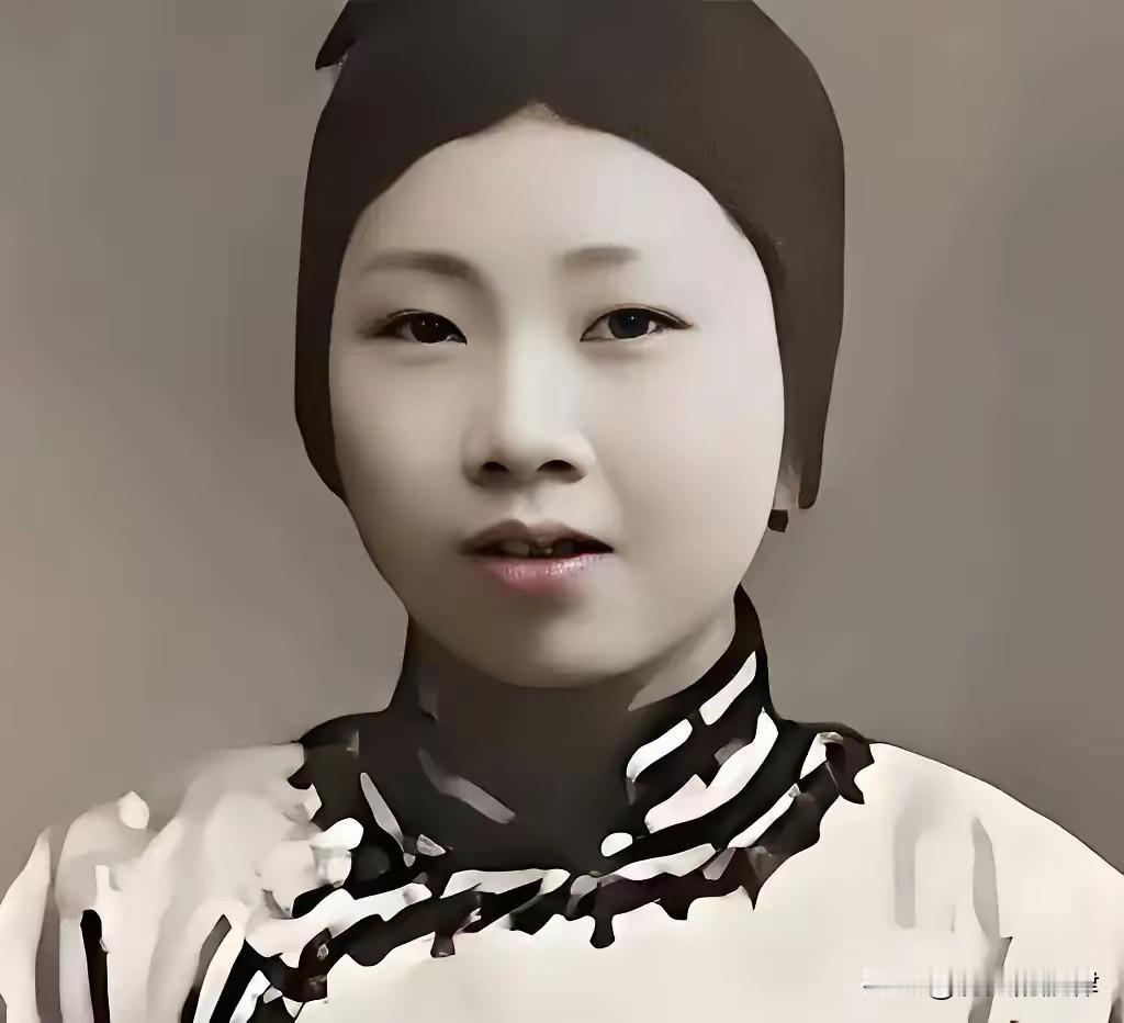 富商千金下嫁穷书生，散尽嫁妆遭邻里嘲讽，7年后诞下一子，名震华夏
 
1904年